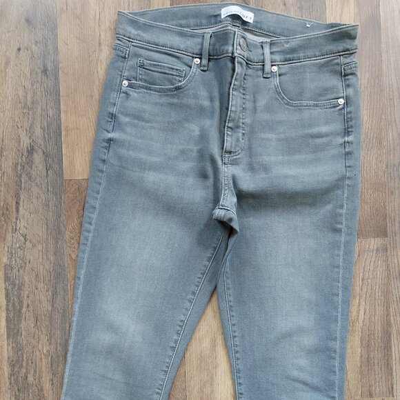 Ann Taylor LOFT Gray Wash Skinny Crop Jeans Women's Size 32 /14 - Picture 1 of 7